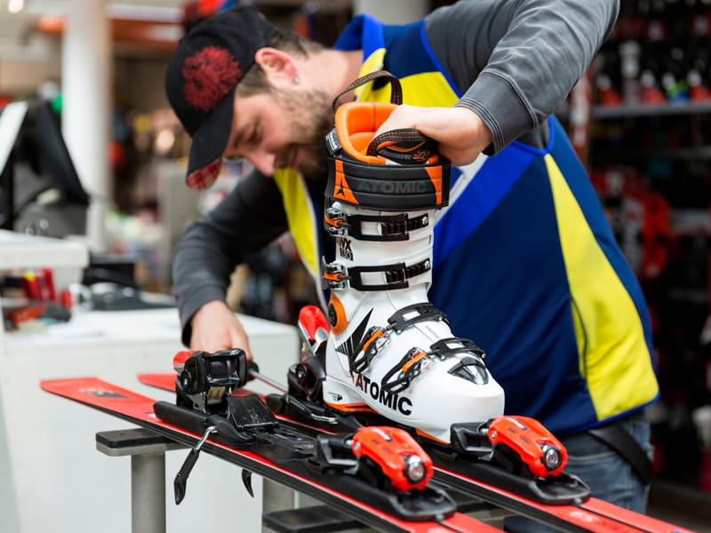 Ski hire shop Rent and Go Sport Mayrl in Via Valle Aurina, 41, Sand in Taufers